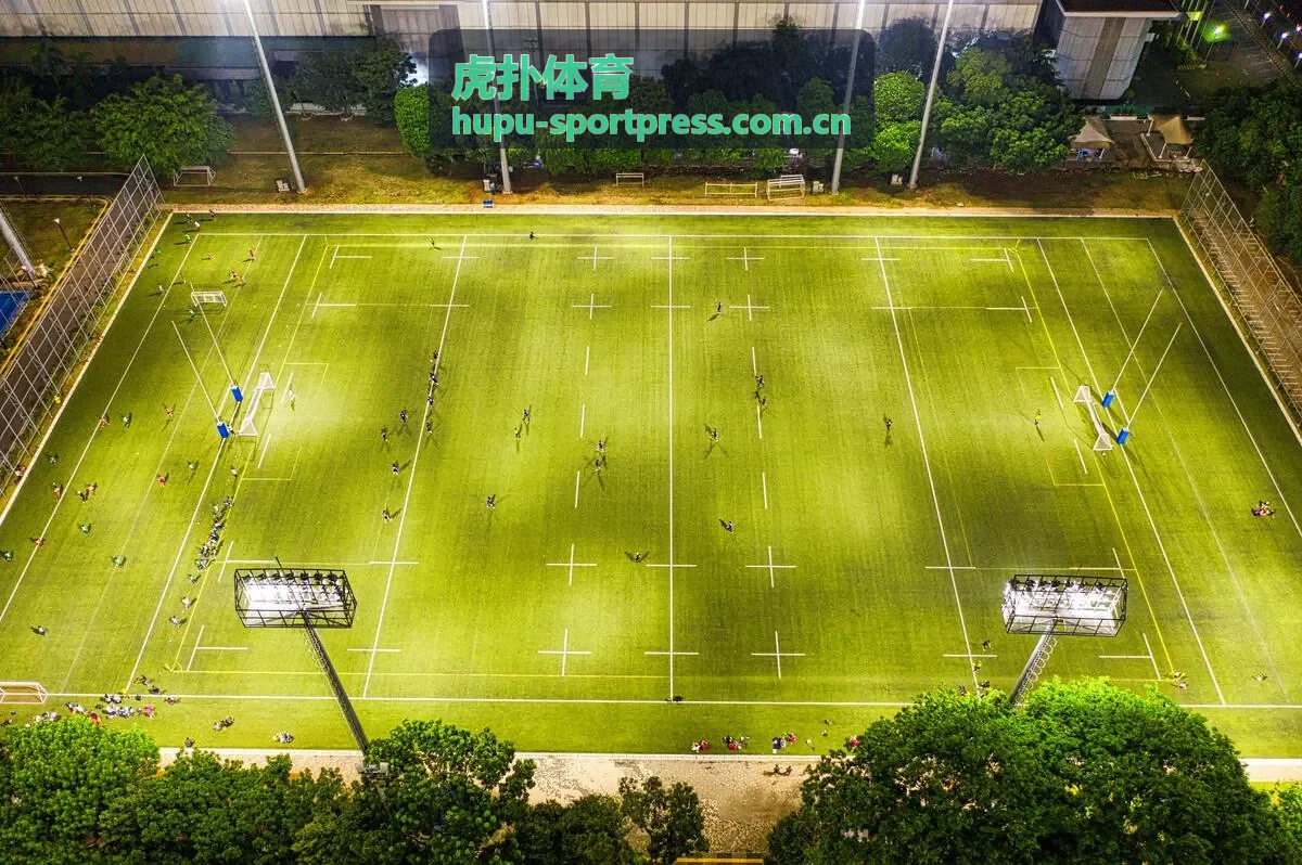 虎扑体育训练场景与装备细节图